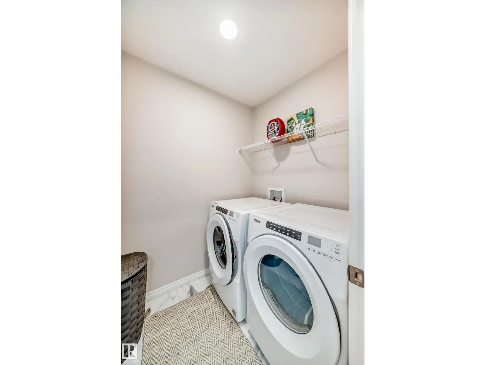 15836 29 AV SW
