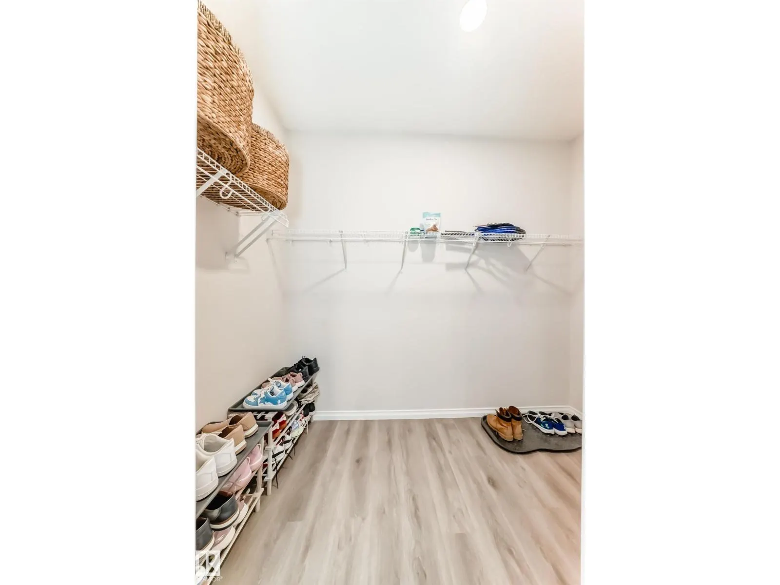 15836 29 AV SW