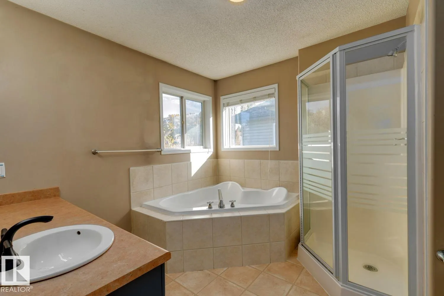 9923 88 ST NW