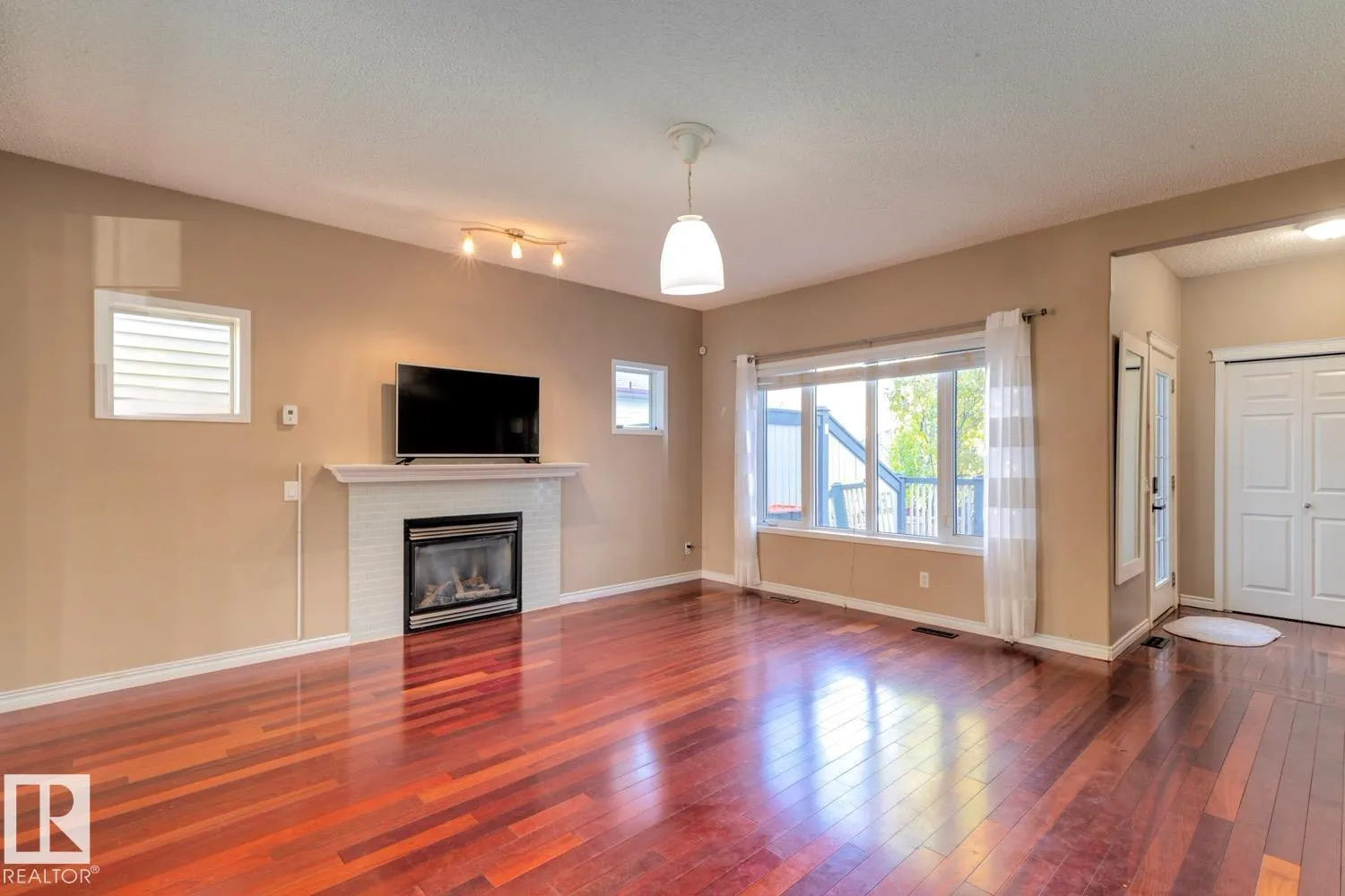 9923 88 ST NW