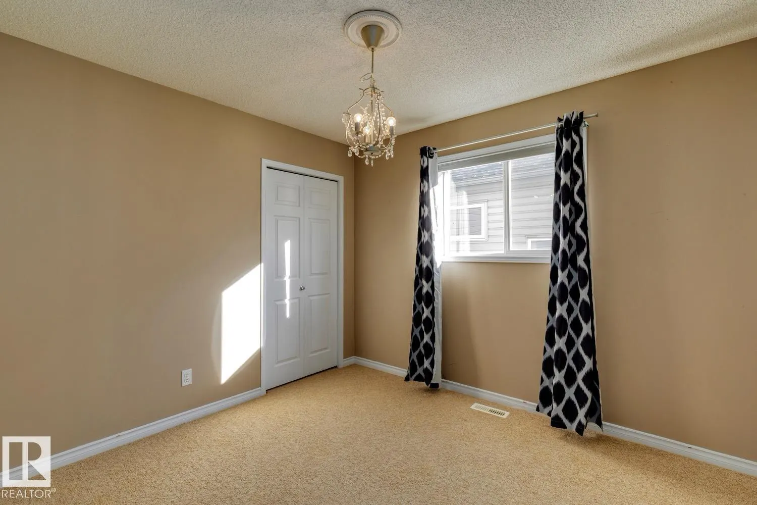 9923 88 ST NW