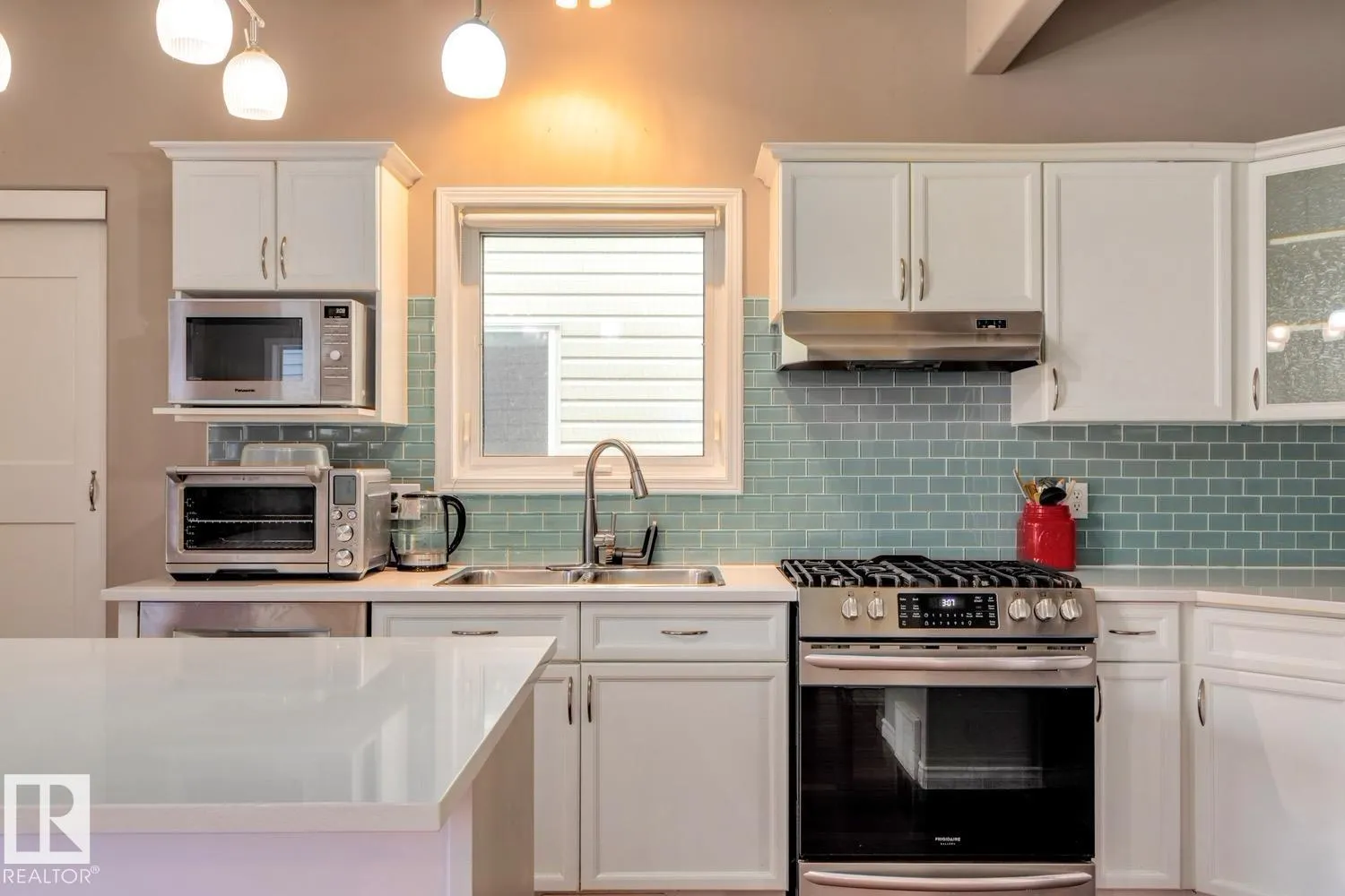 9923 88 ST NW