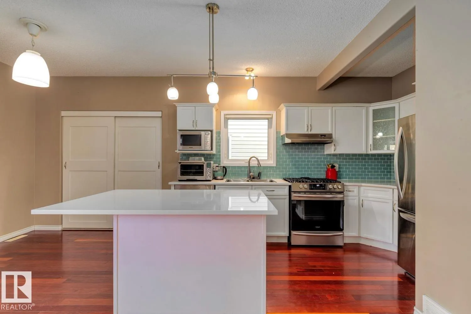 9923 88 ST NW