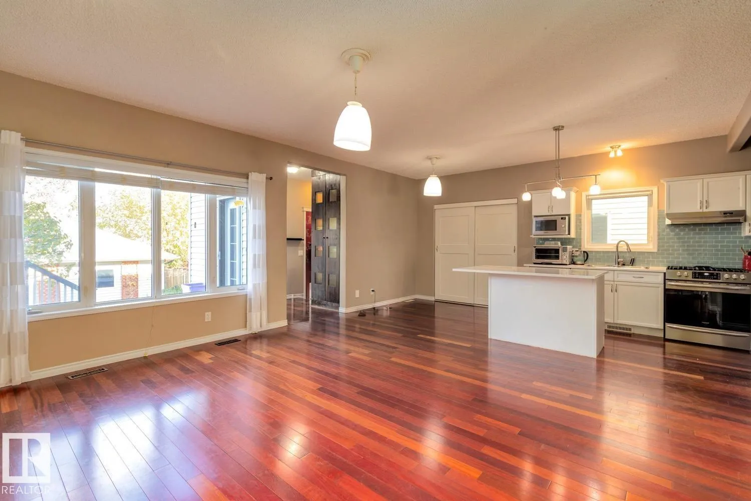 9923 88 ST NW
