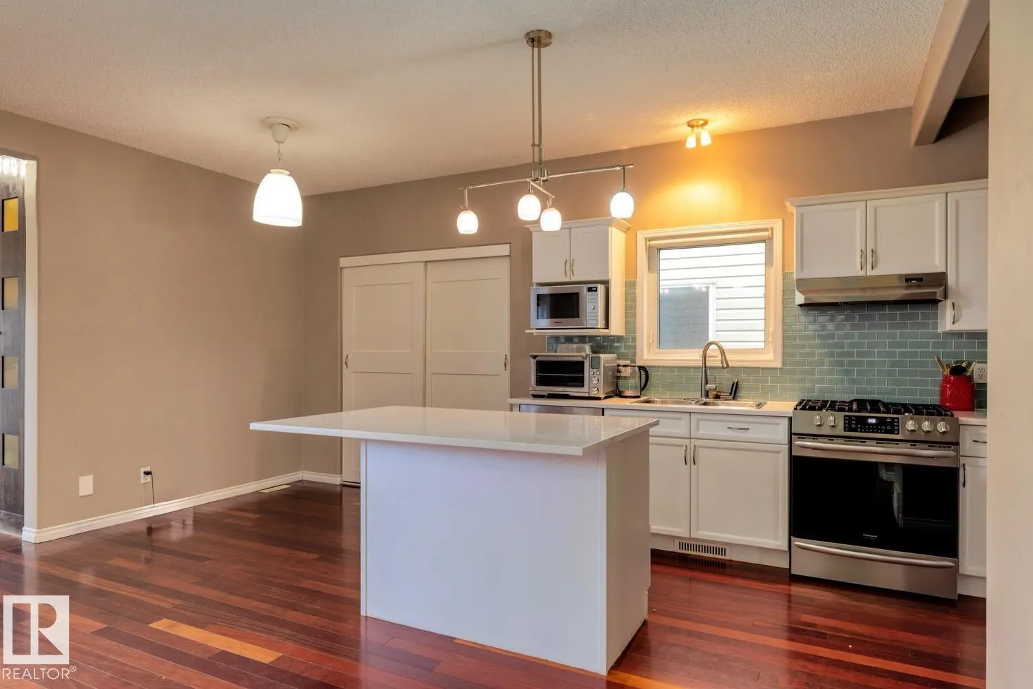 9923 88 ST NW