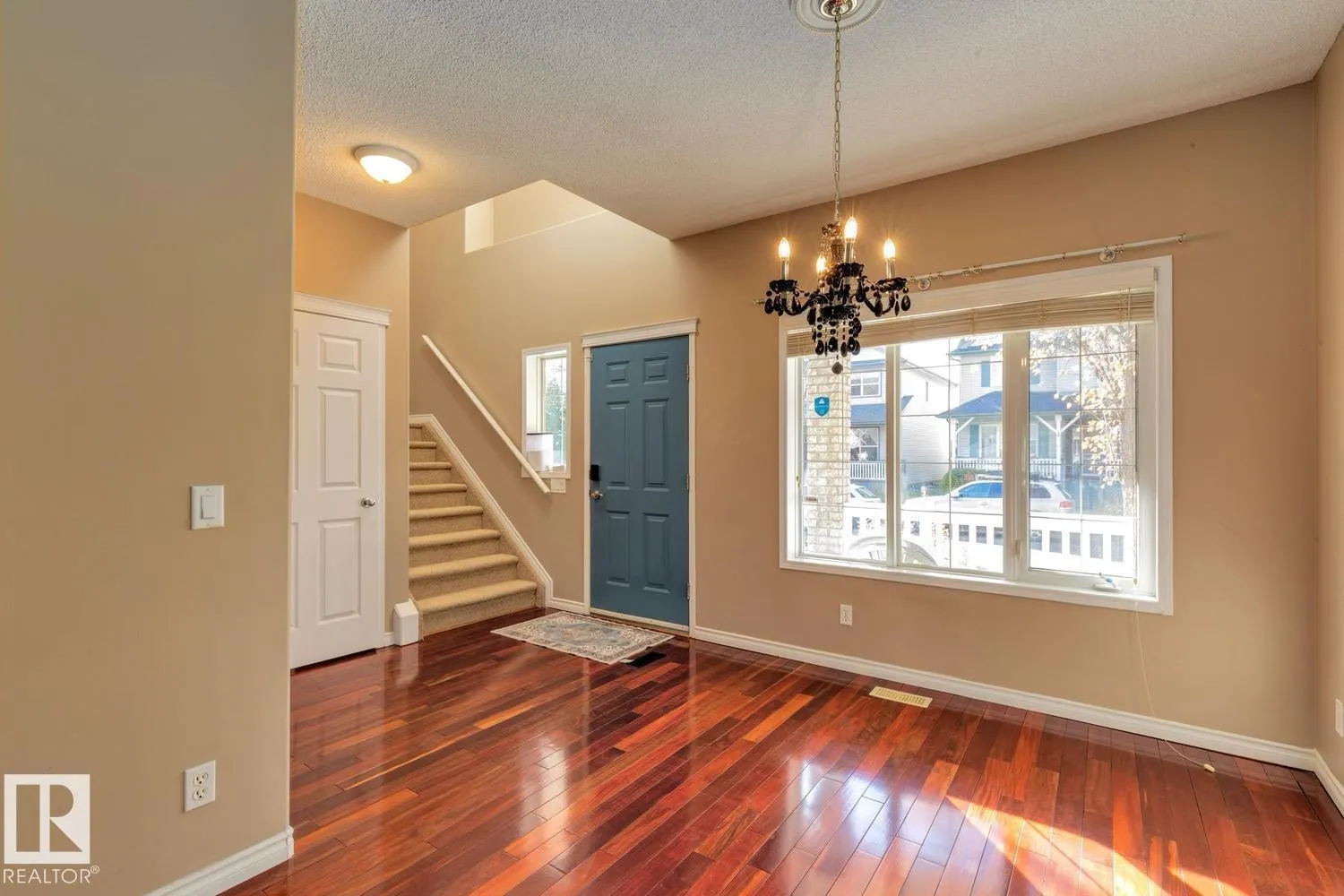 9923 88 ST NW