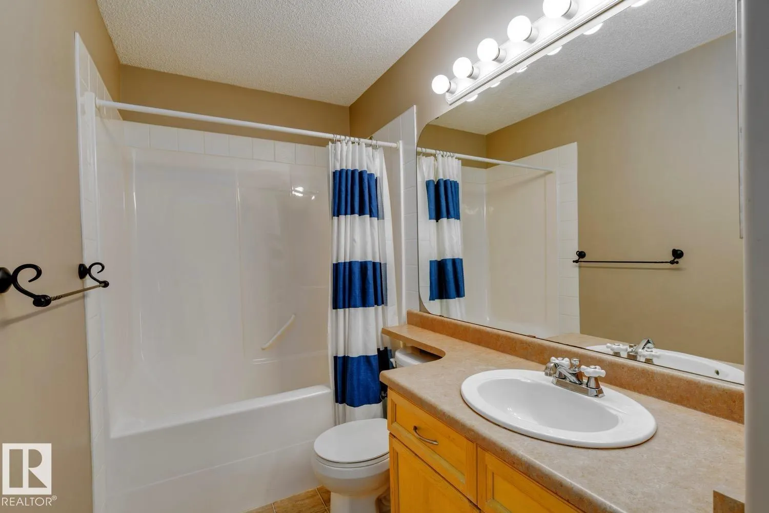 9923 88 ST NW