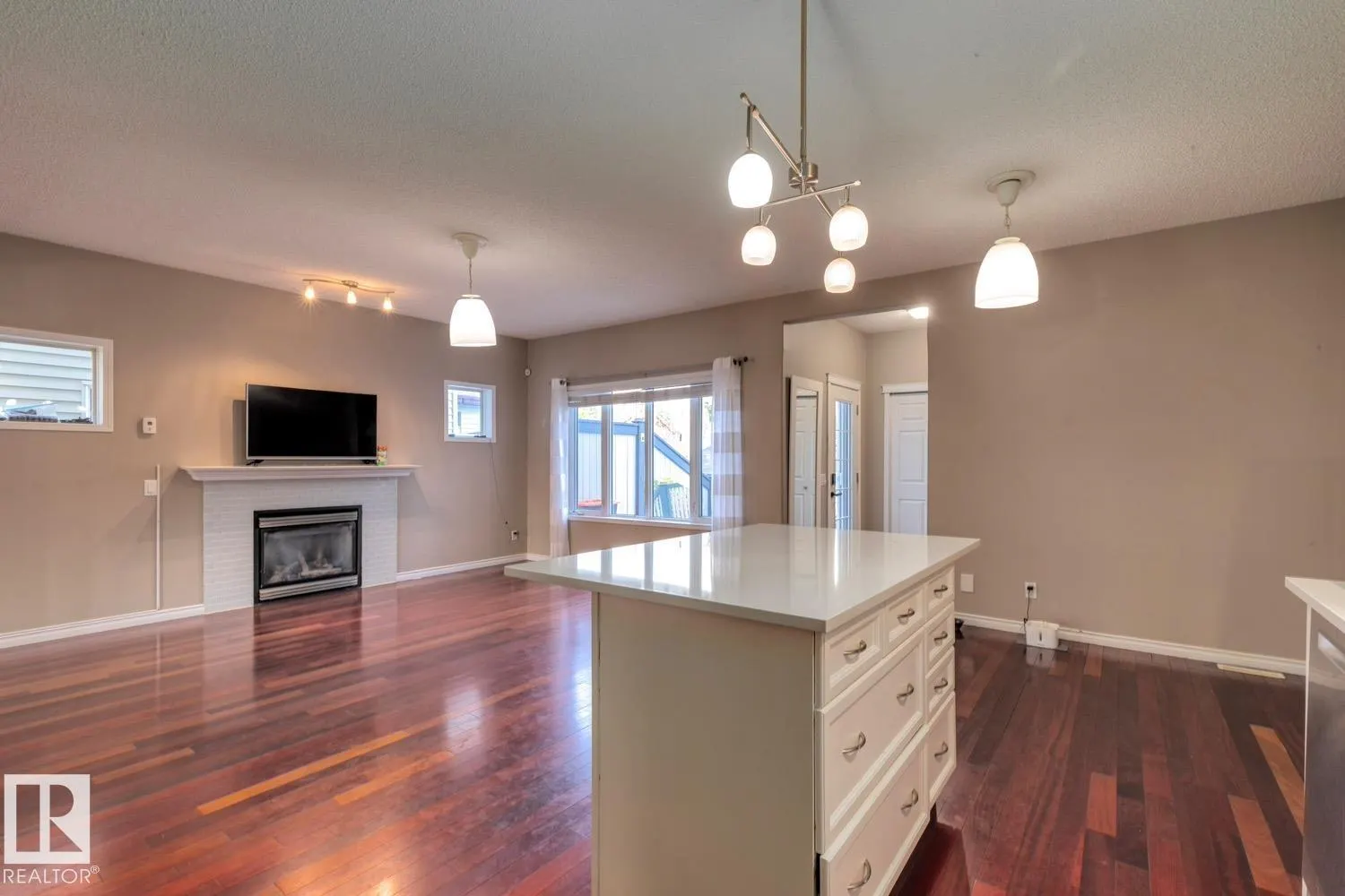 9923 88 ST NW