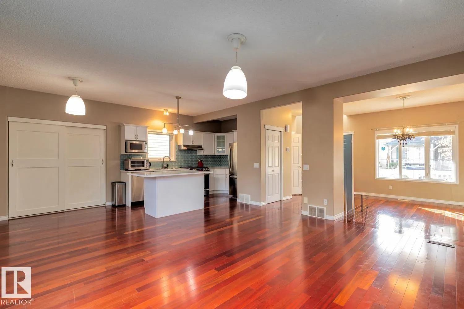 9923 88 ST NW