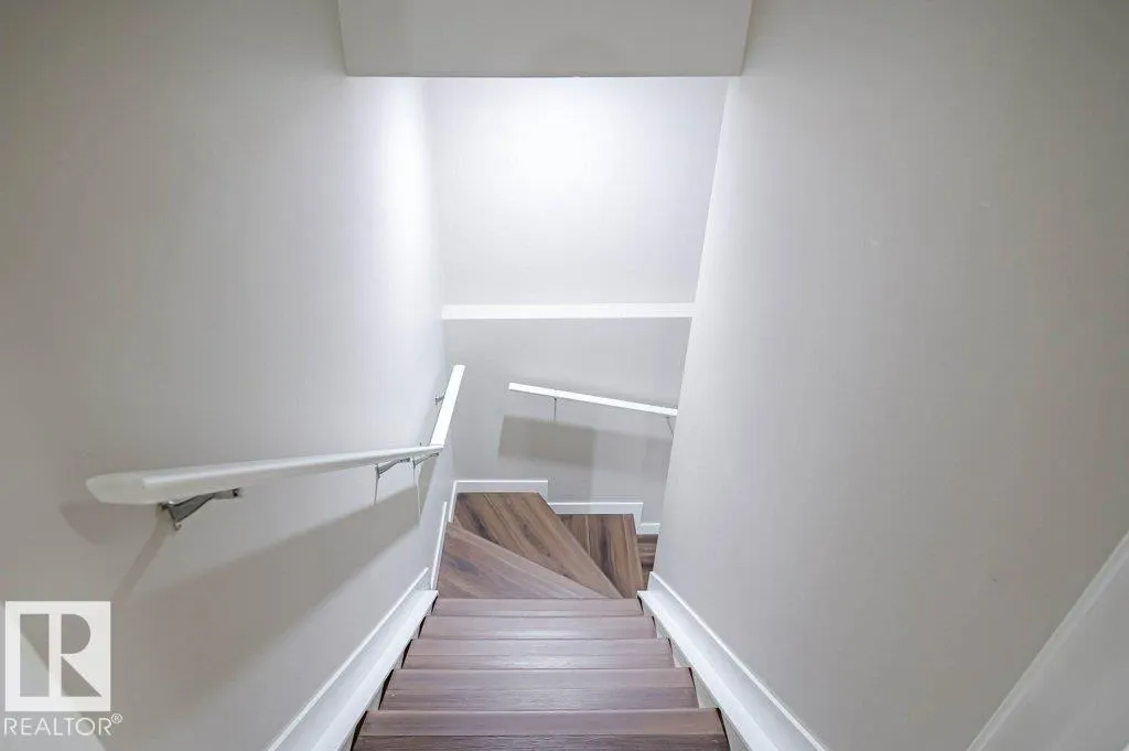 7913 ERASMUS CR NW