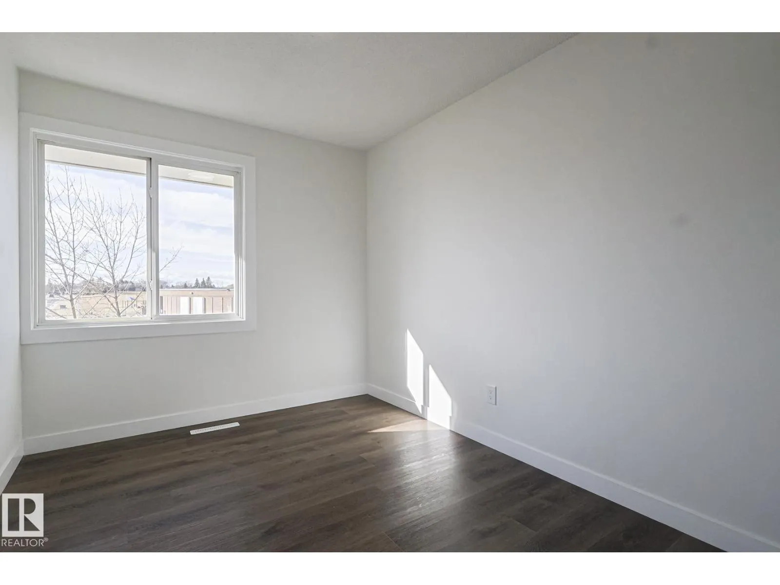 231 ROSELAND VG NW
