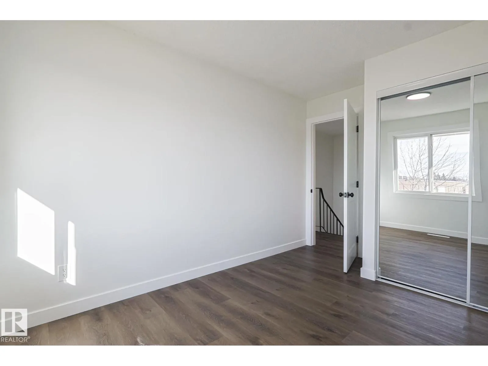 231 ROSELAND VG NW