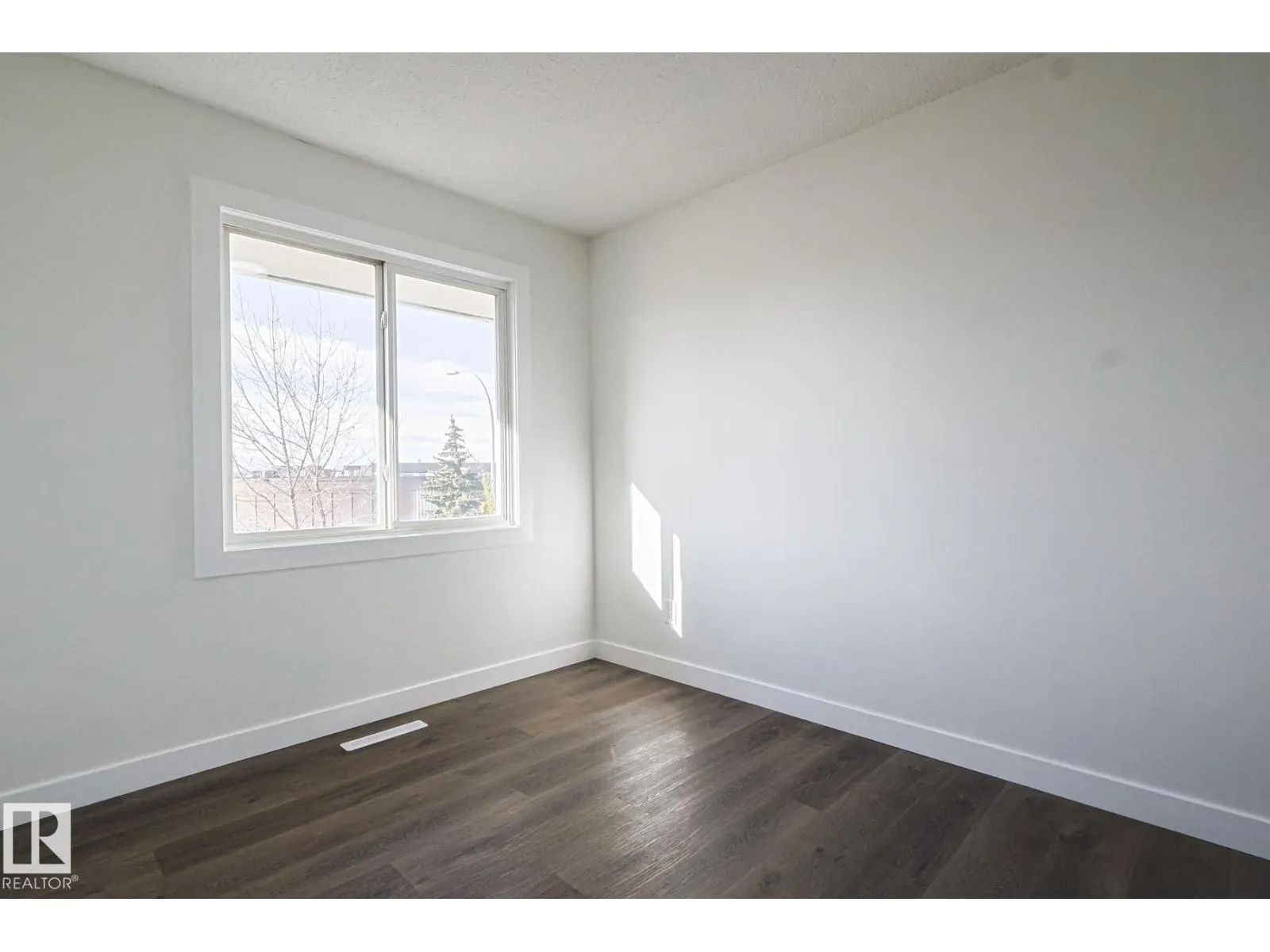 231 ROSELAND VG NW