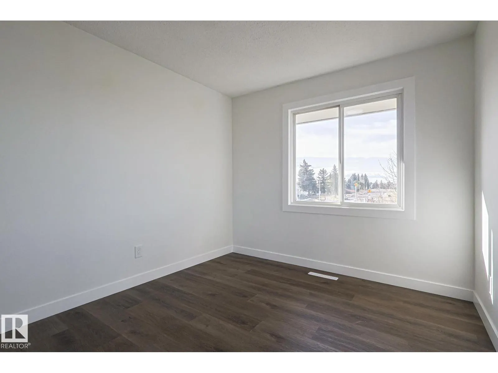 231 ROSELAND VG NW