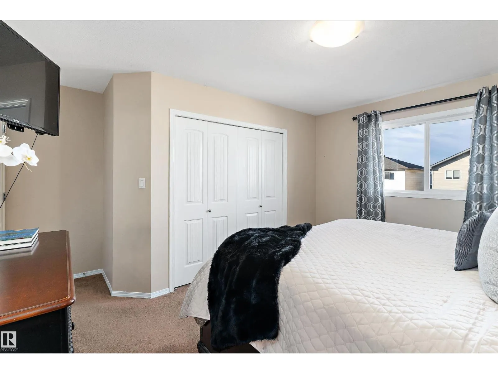 1510 37A AV NW
