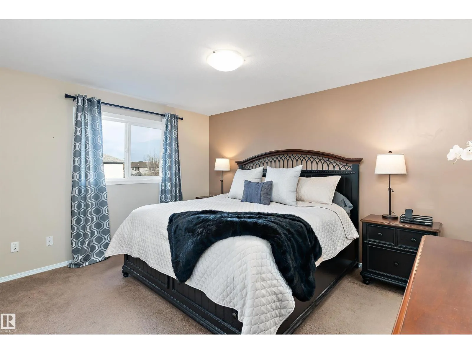 1510 37A AV NW