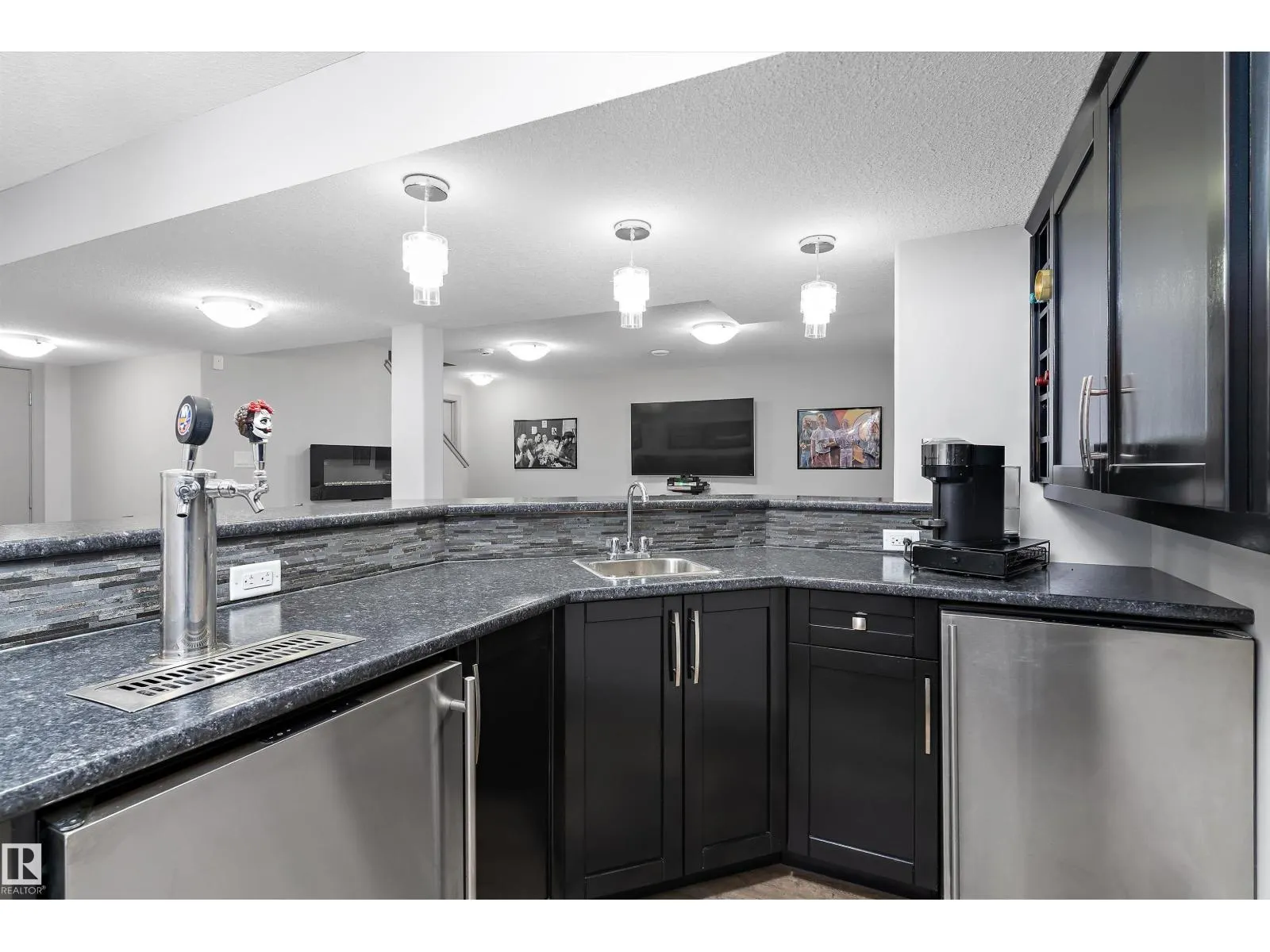 1510 37A AV NW