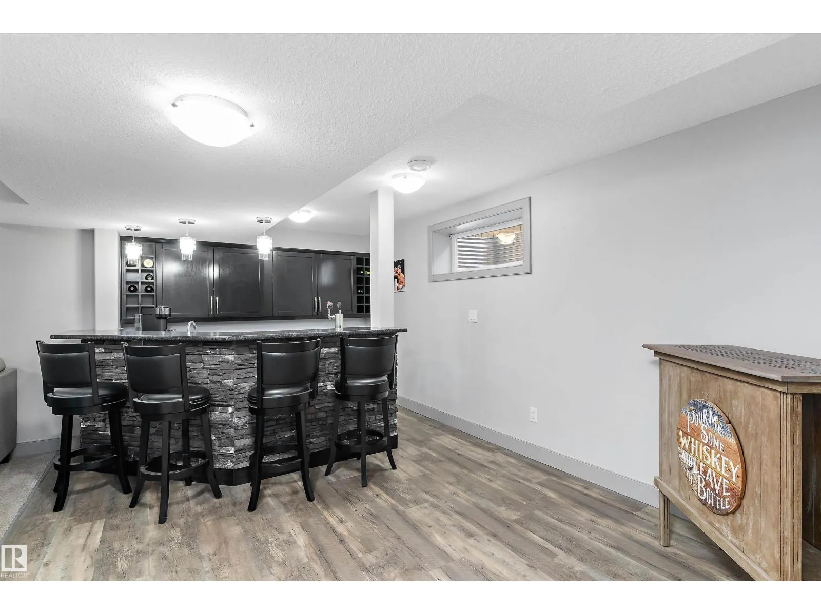 1510 37A AV NW
