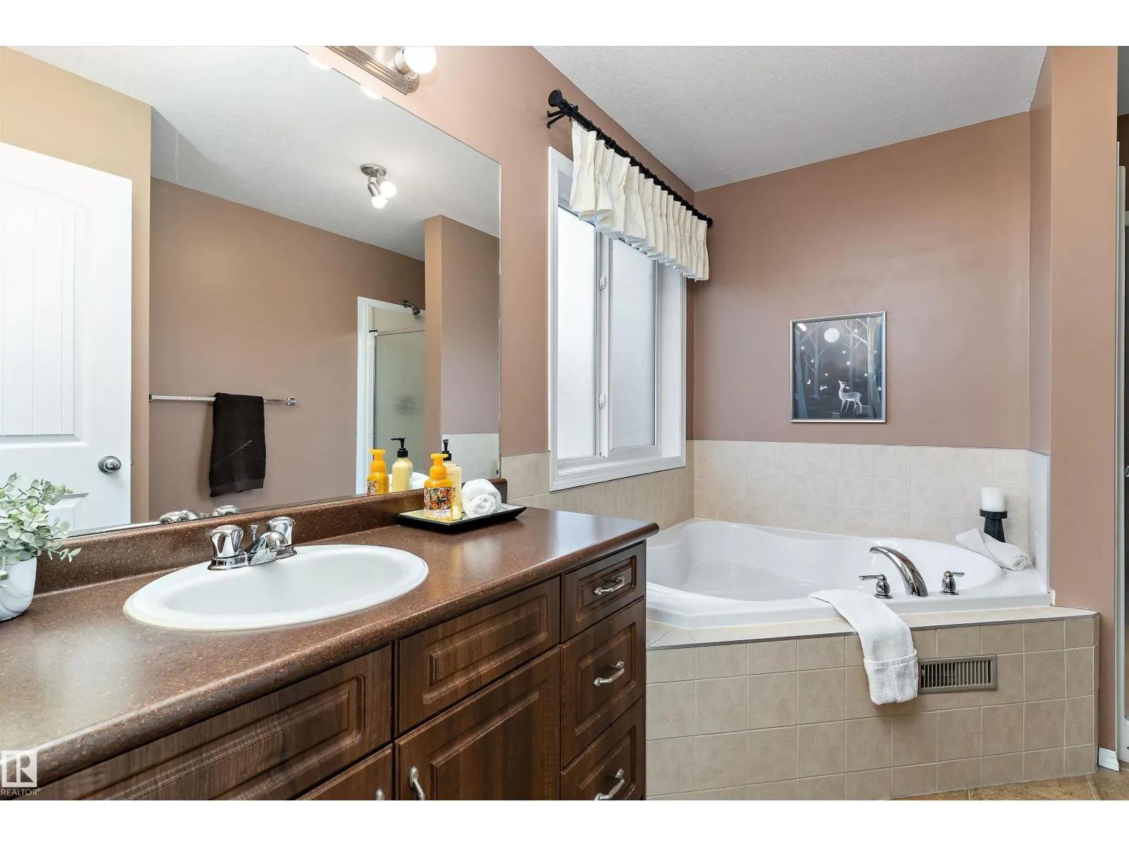 1510 37A AV NW