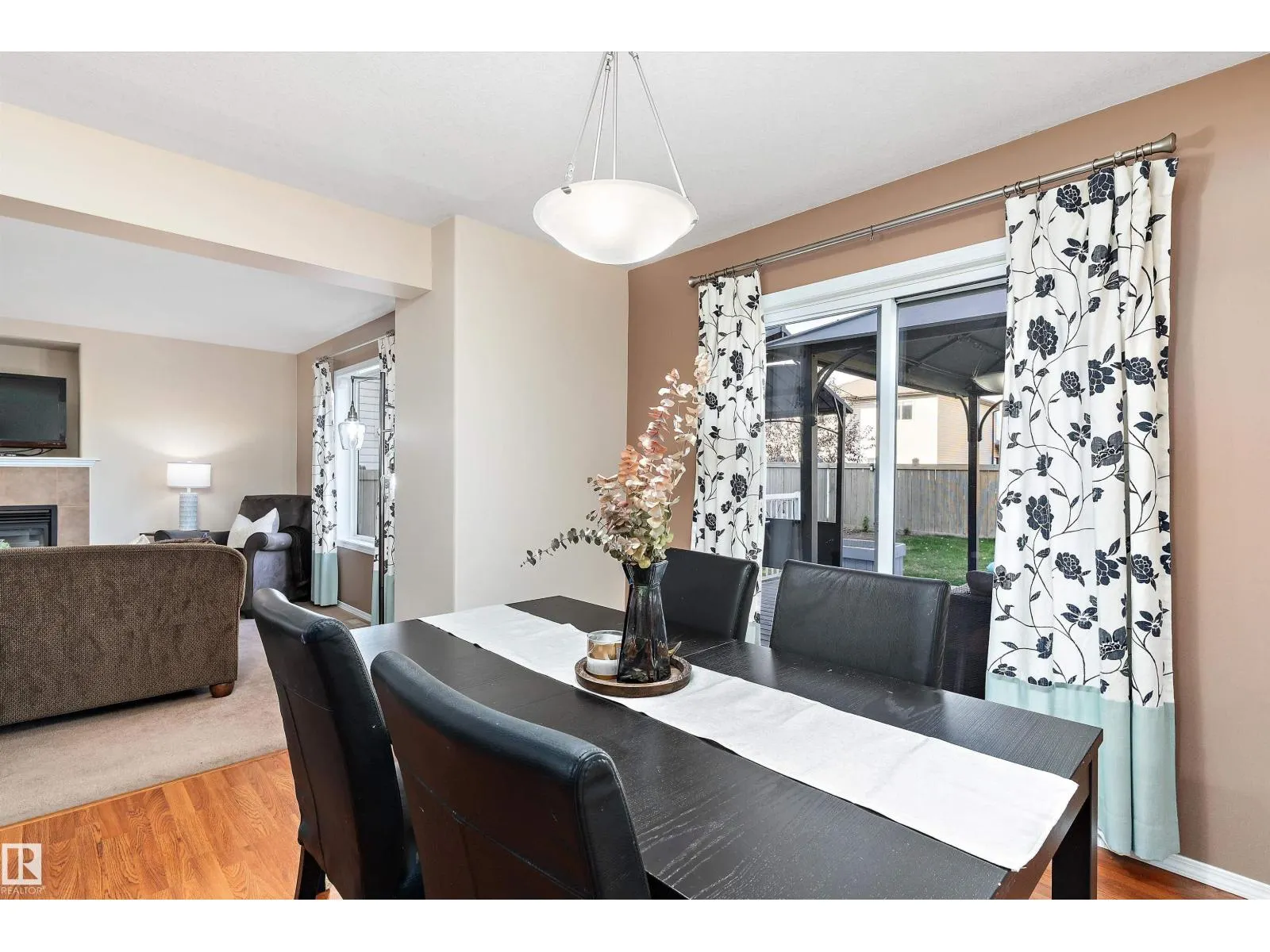 1510 37A AV NW