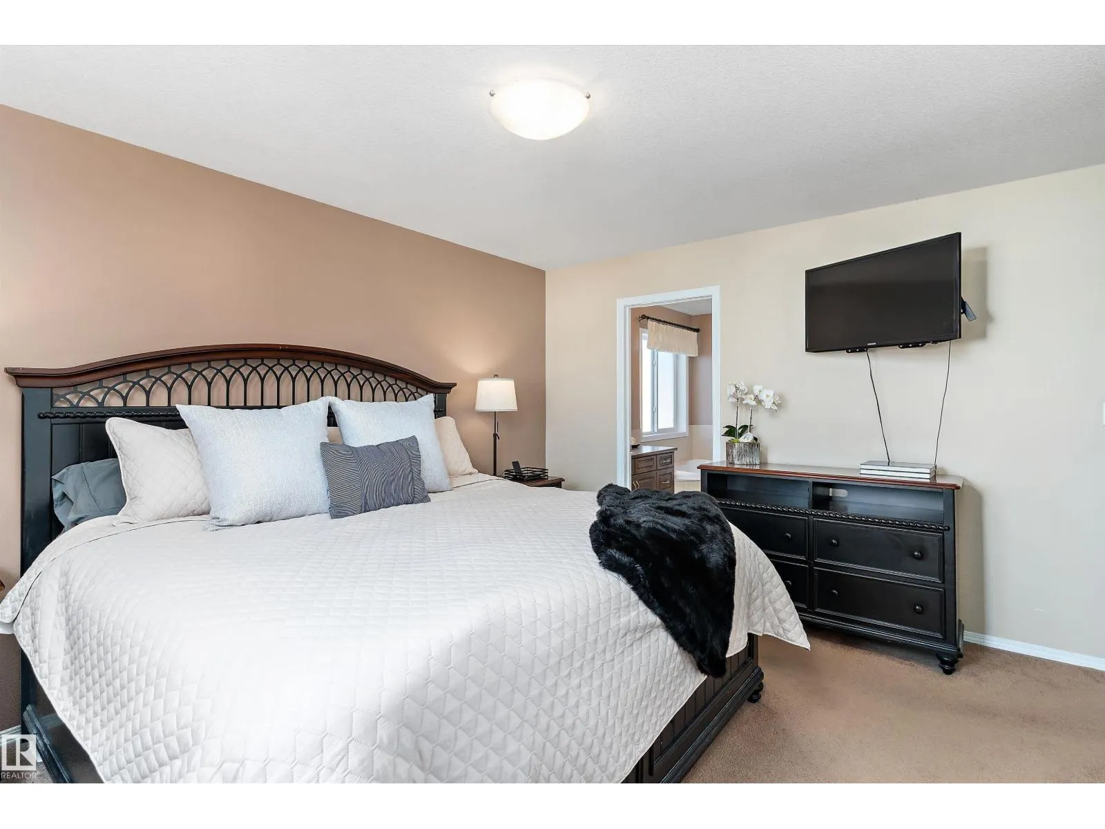 1510 37A AV NW