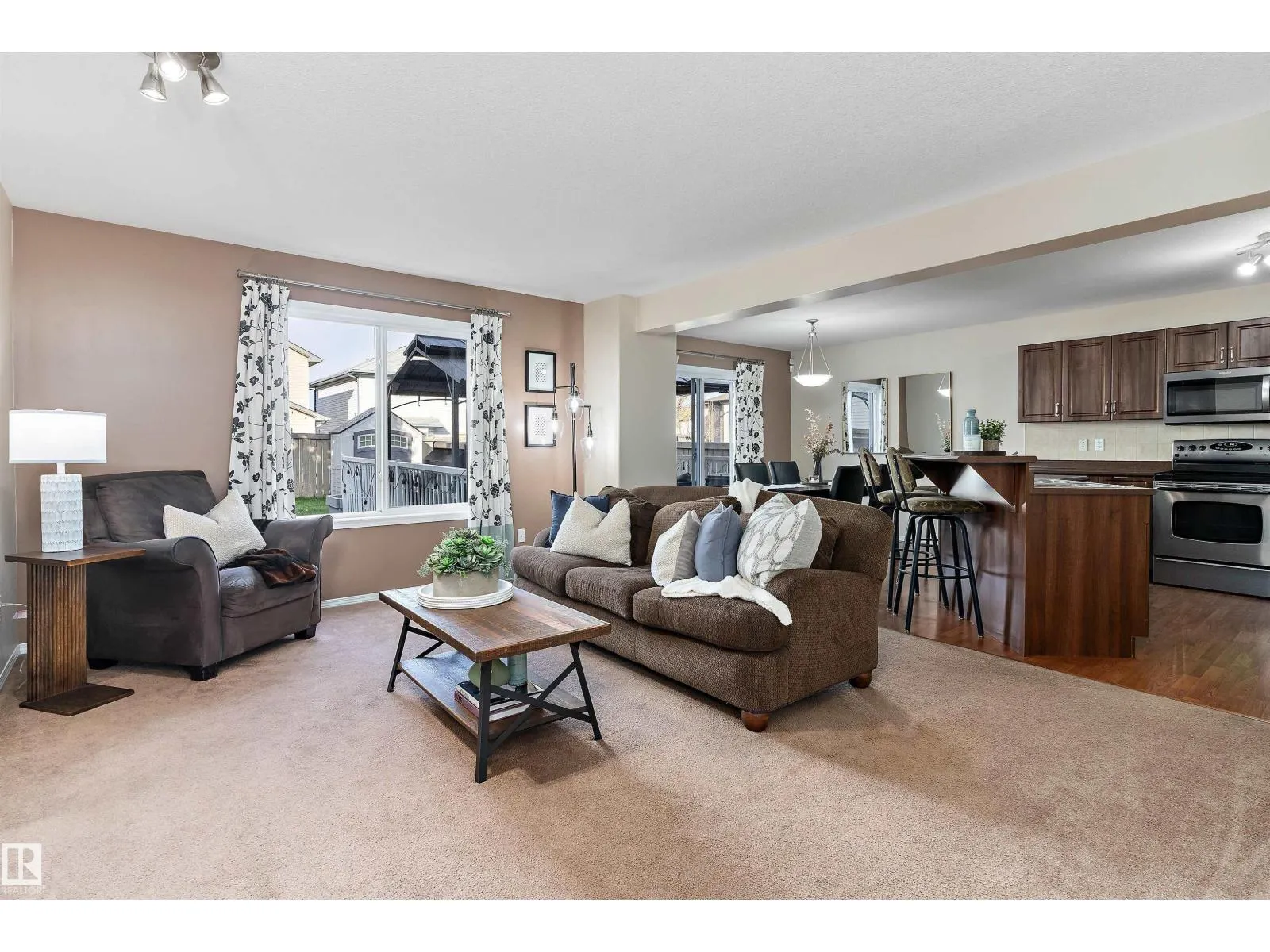1510 37A AV NW