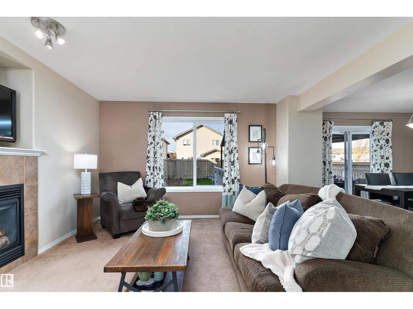 1510 37A AV NW