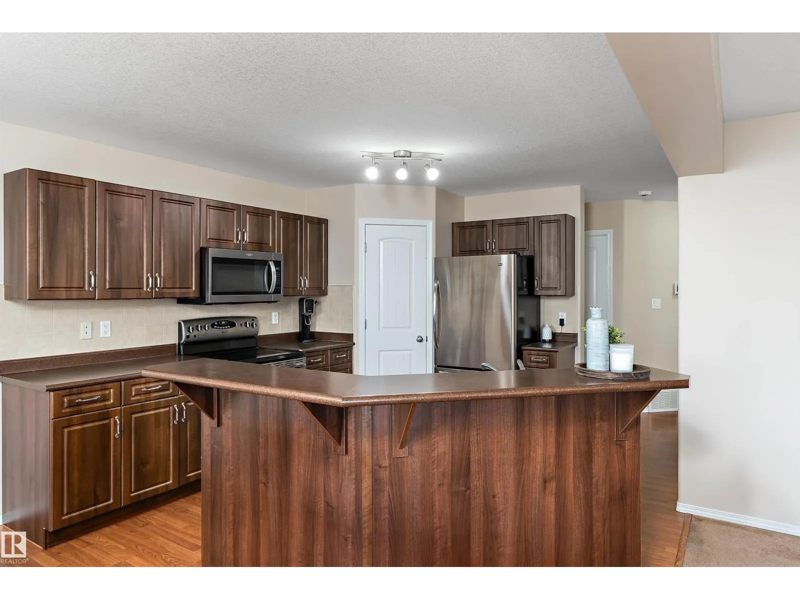 1510 37A AV NW