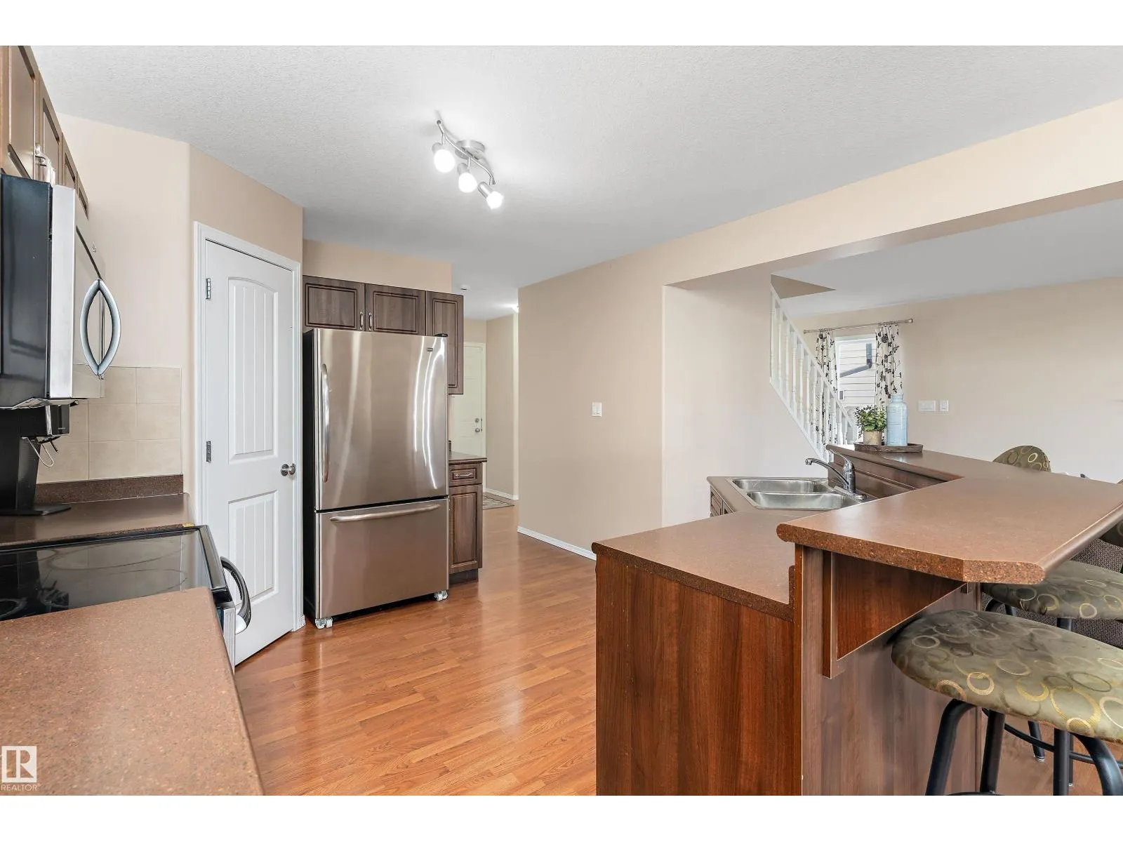 1510 37A AV NW