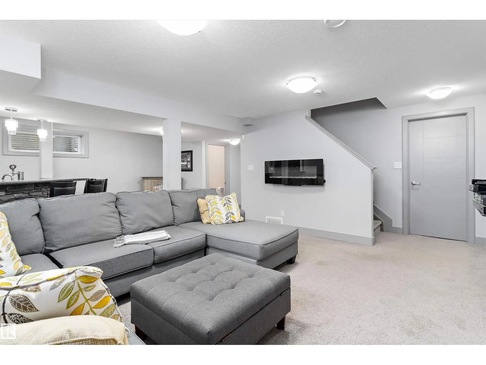 1510 37A AV NW