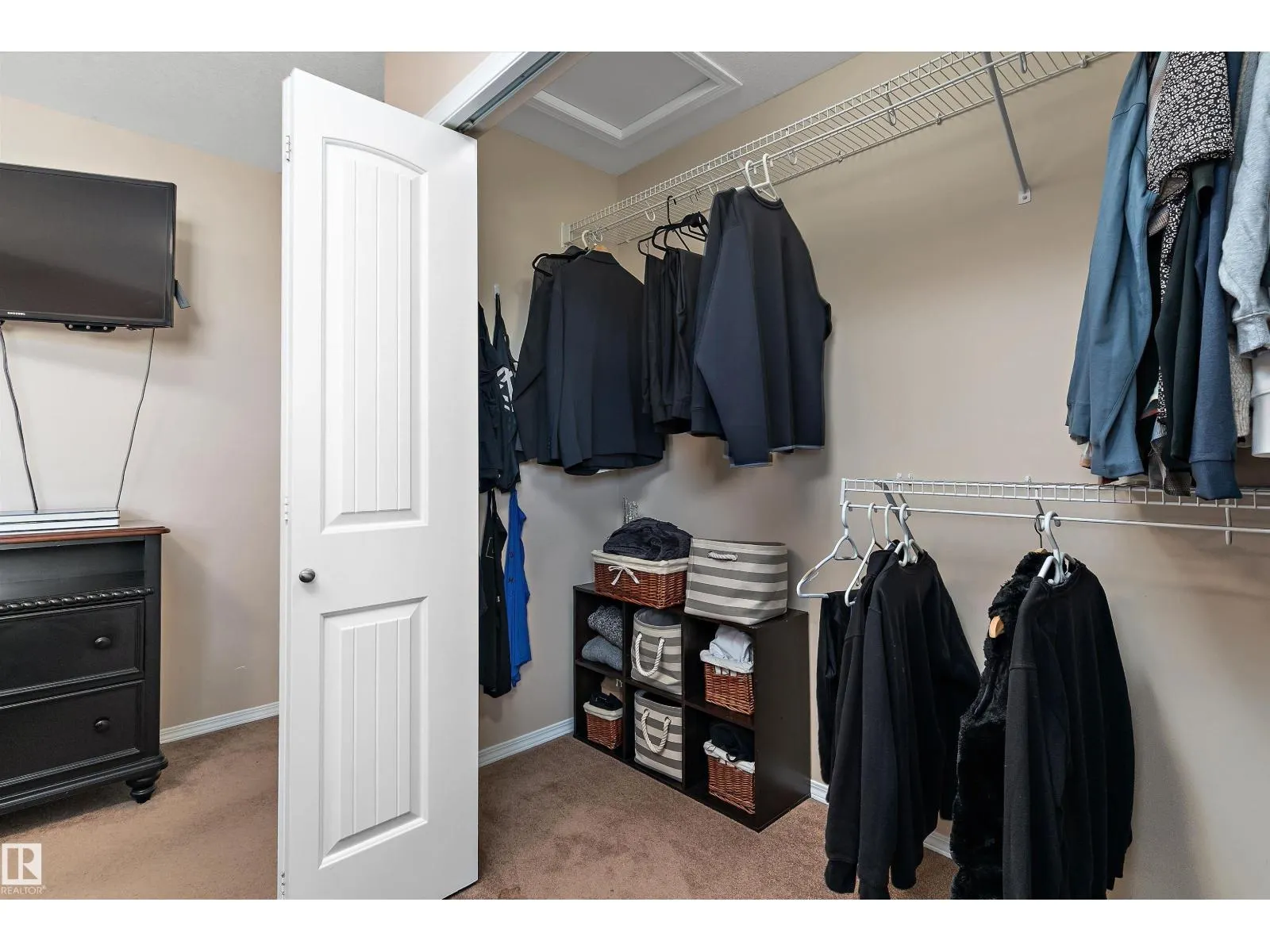 1510 37A AV NW