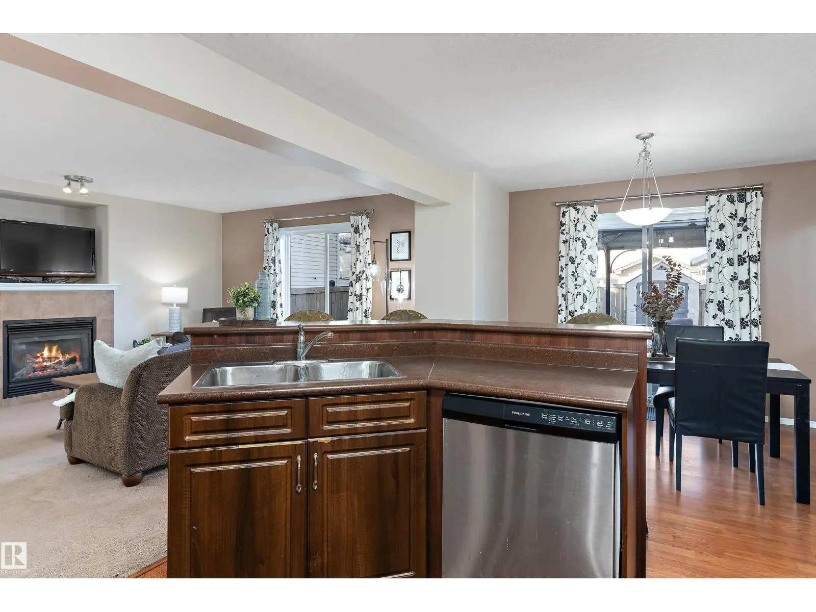 1510 37A AV NW