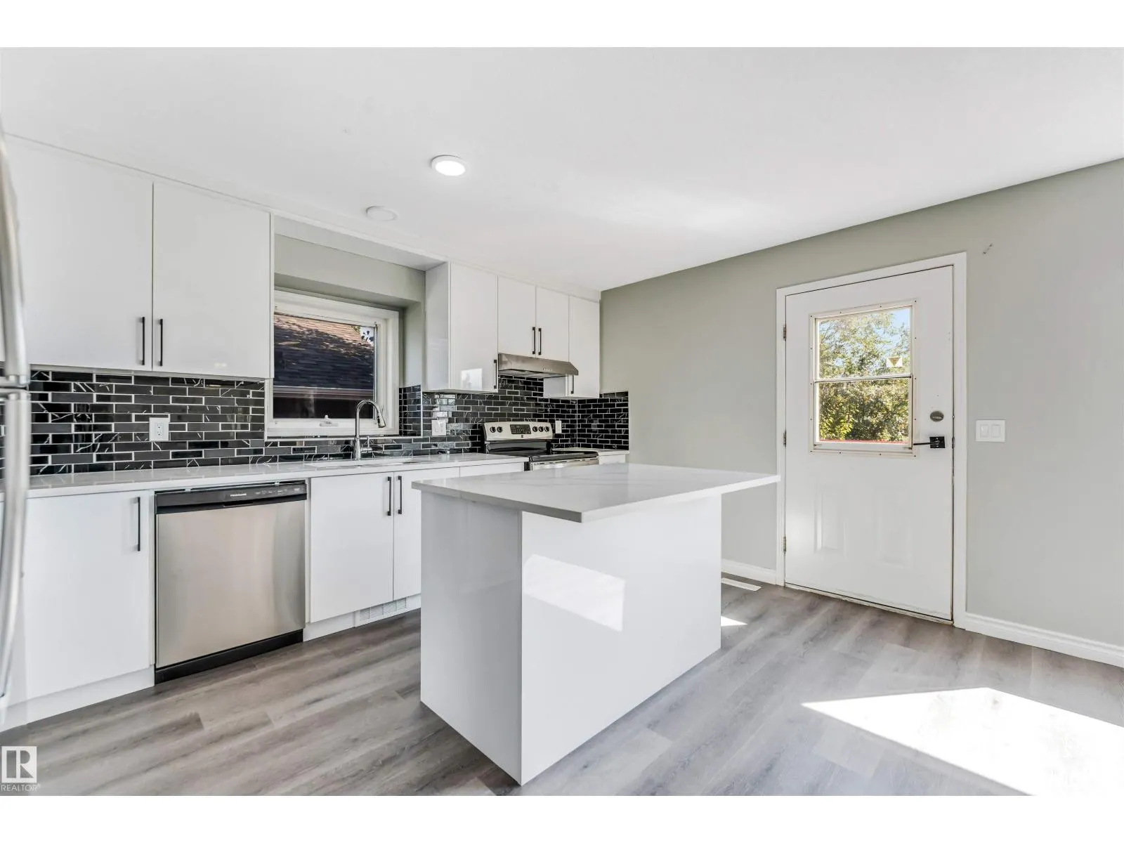 325 Jilling Cres. NW