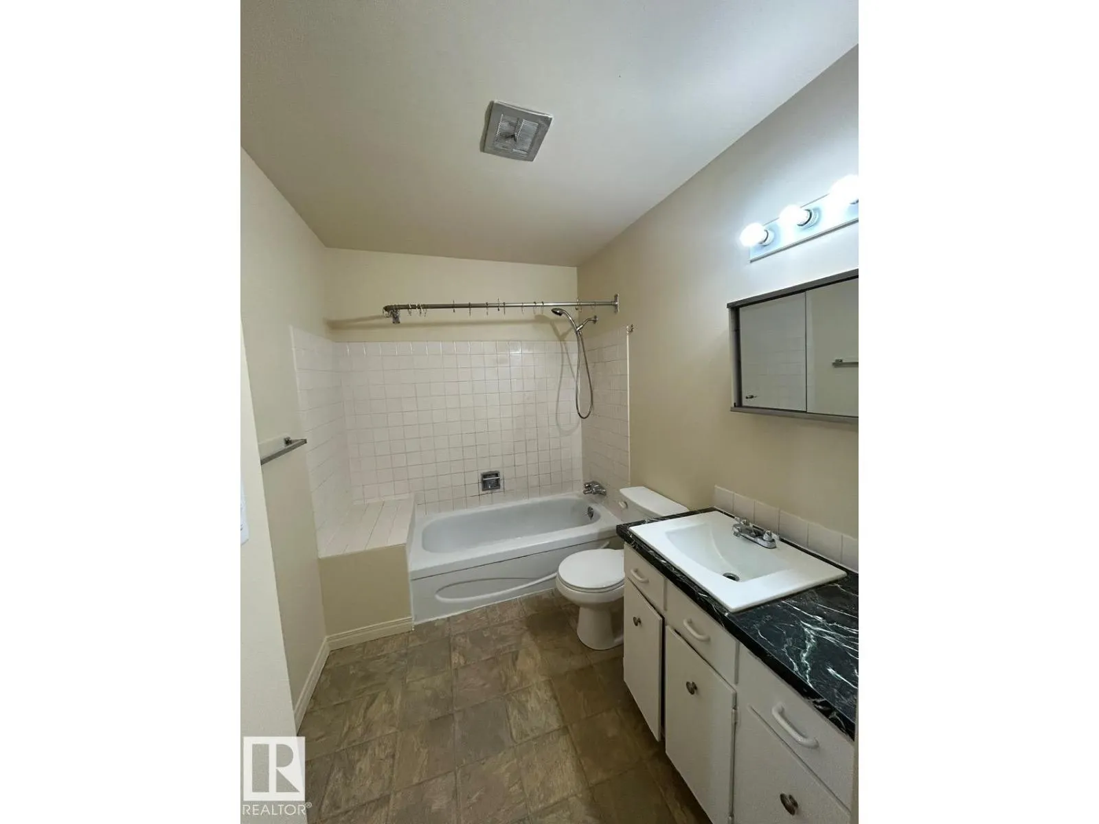 130 ROSELAND VG NW