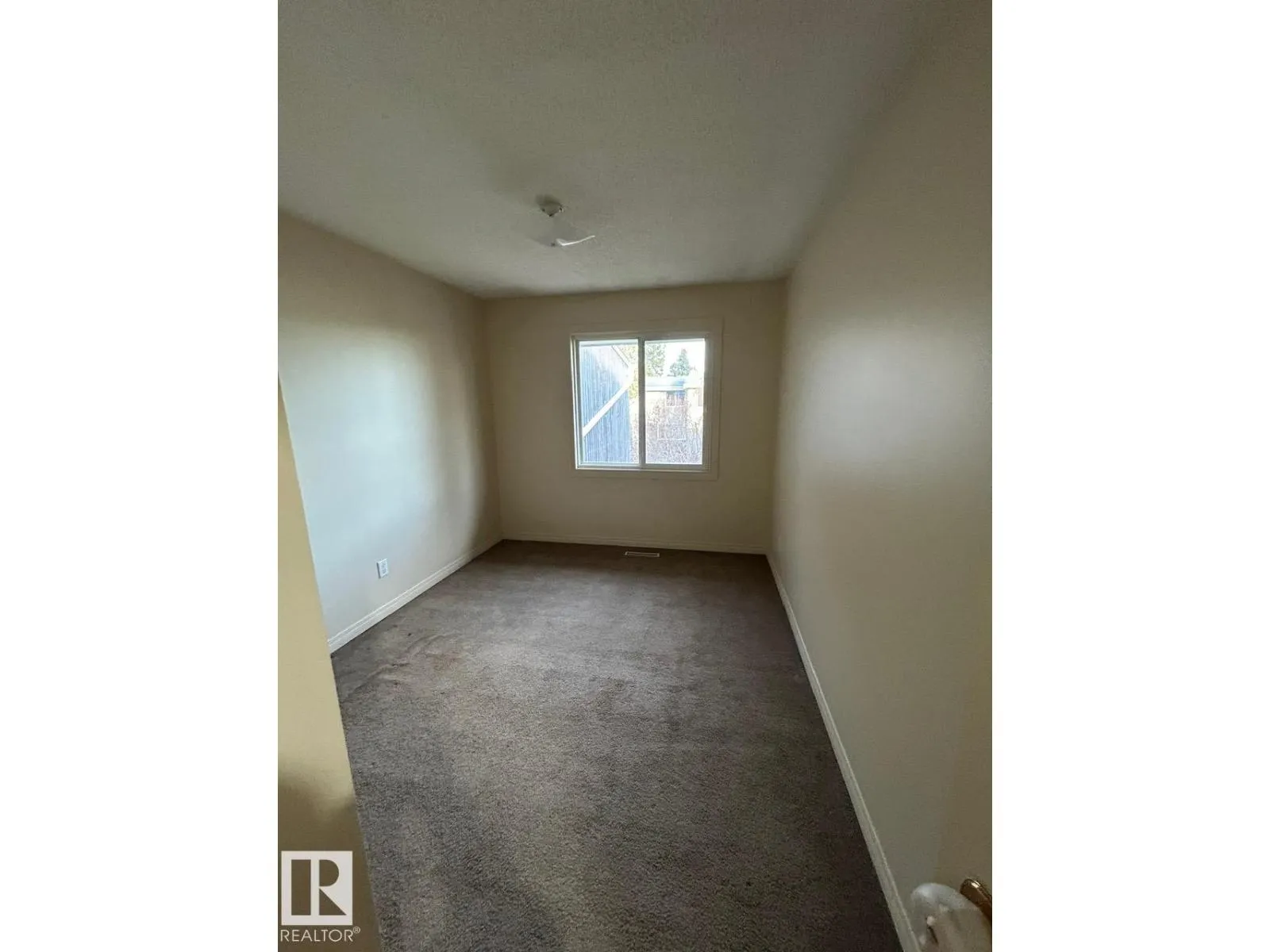 130 ROSELAND VG NW