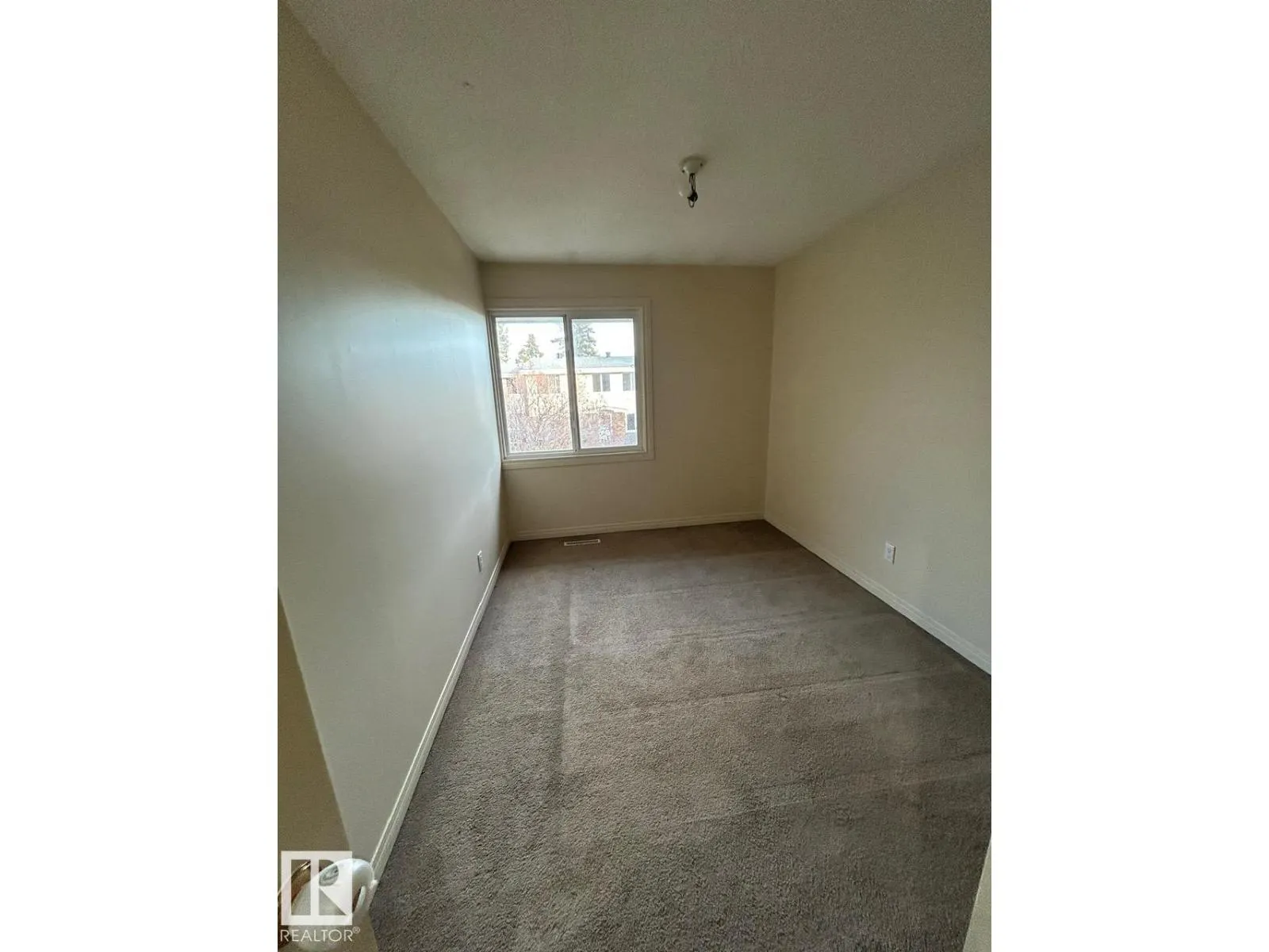 130 ROSELAND VG NW