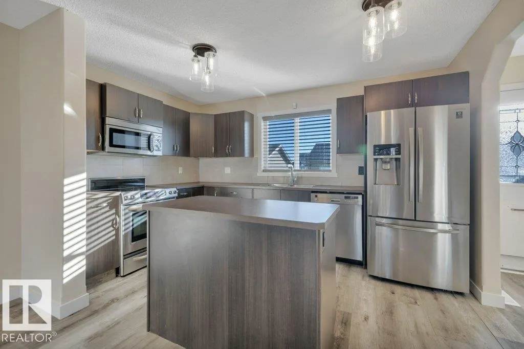 2015 32 ST NW