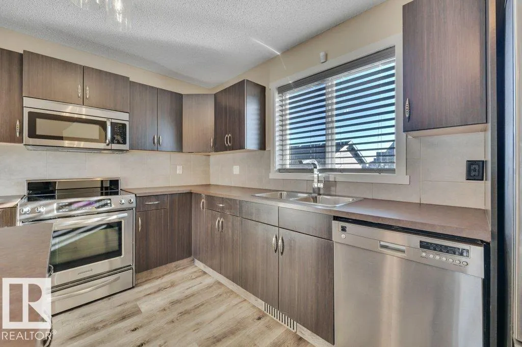 2015 32 ST NW