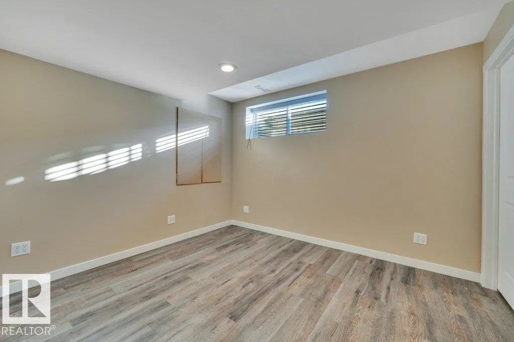 2015 32 ST NW