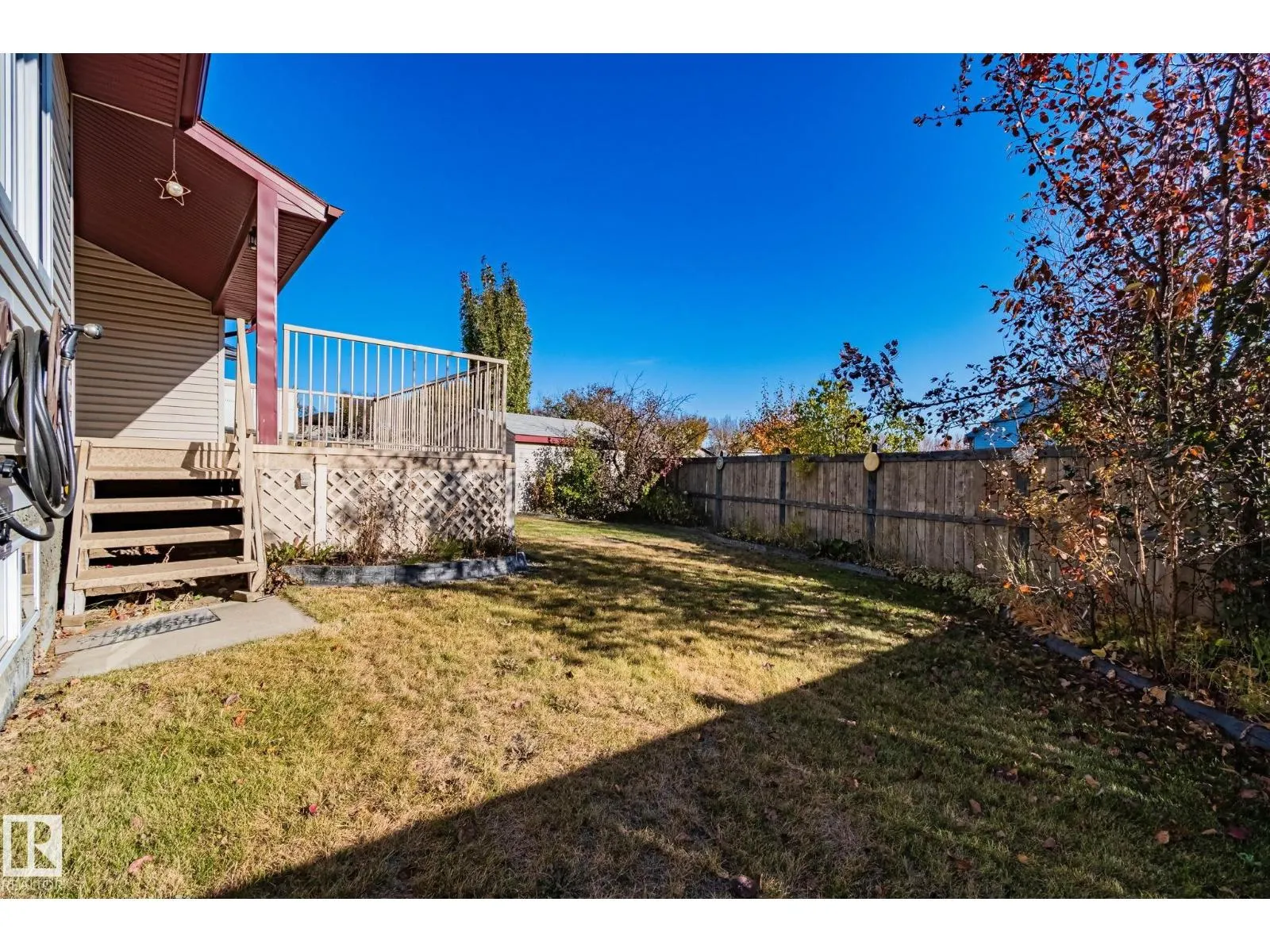 15211 44 ST NW