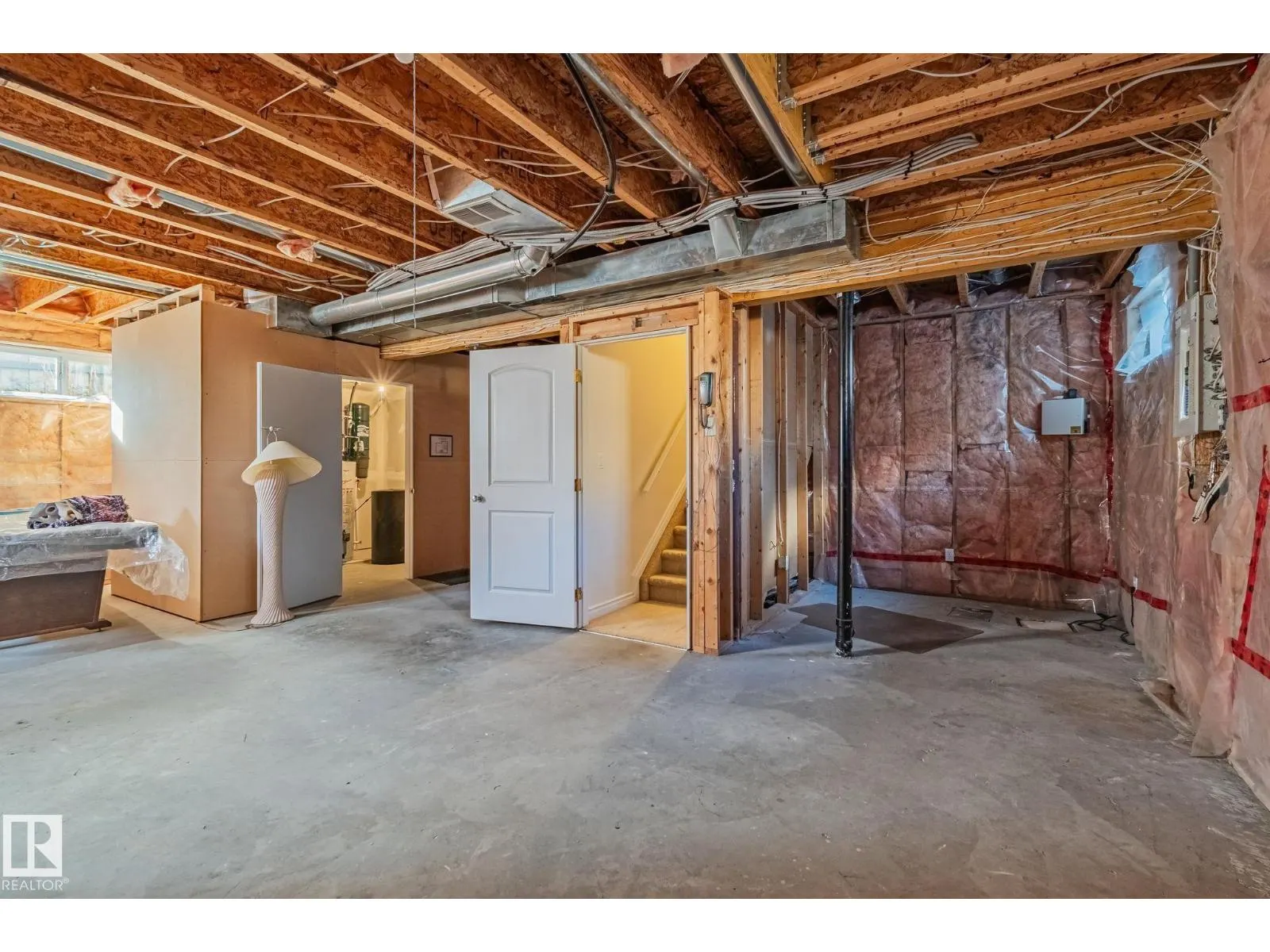 15211 44 ST NW