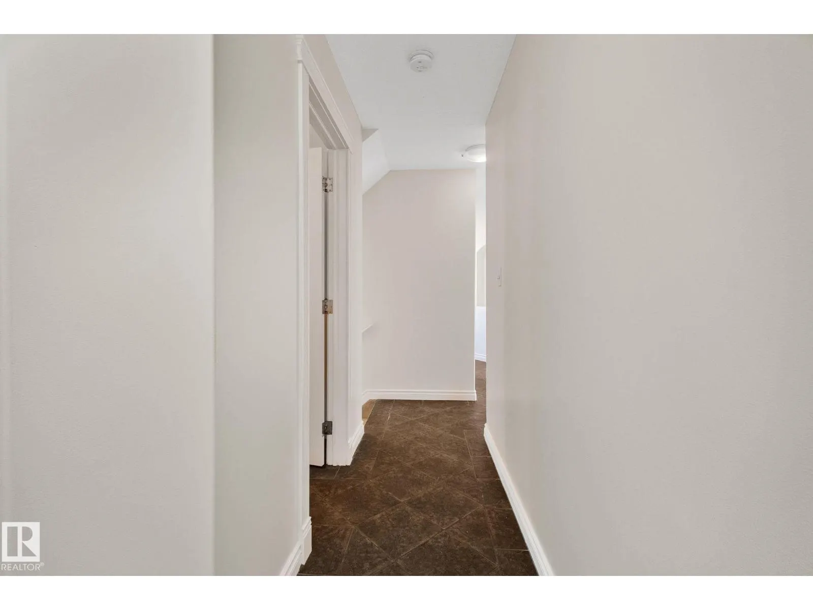 15211 44 ST NW
