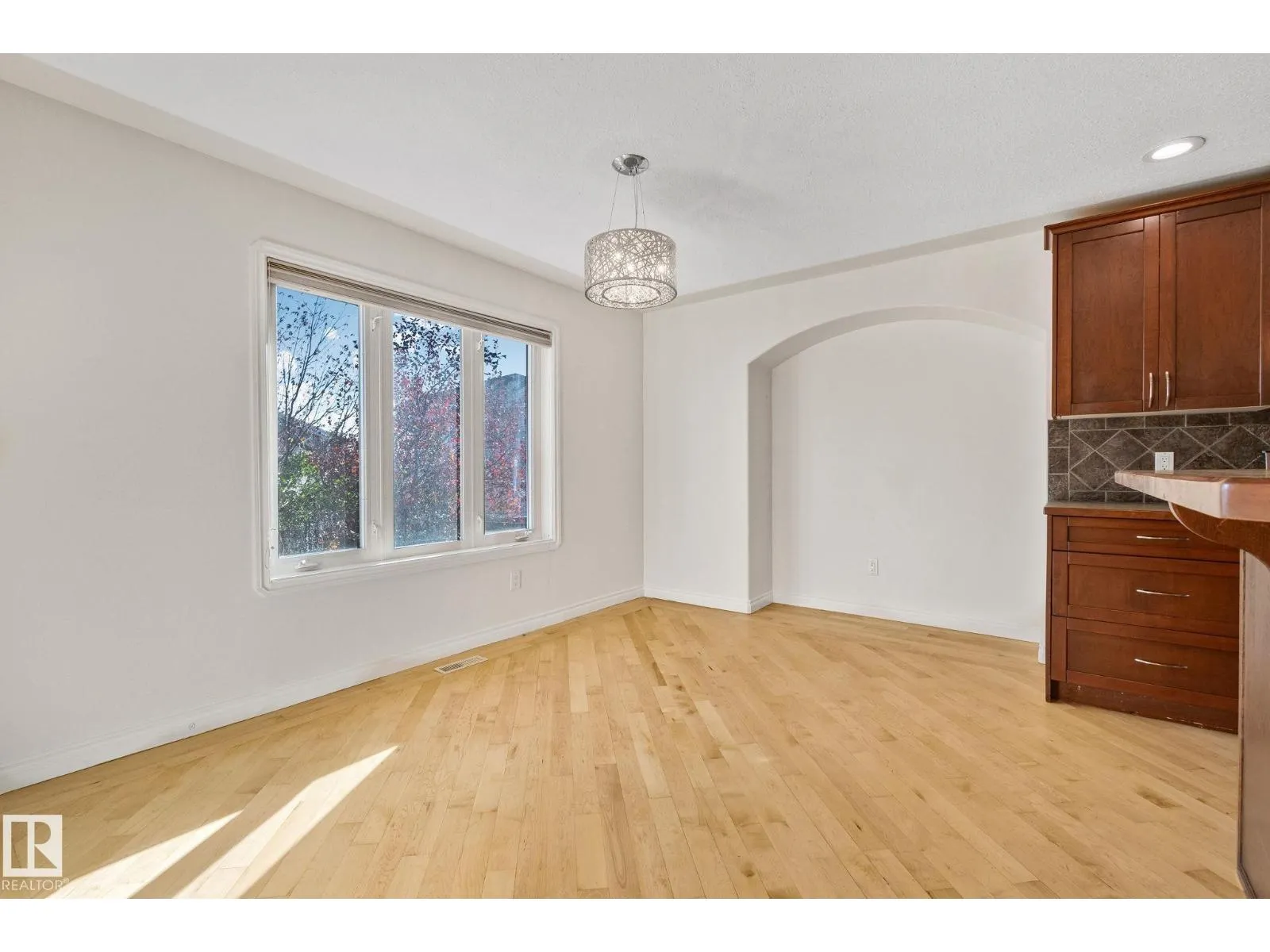 15211 44 ST NW