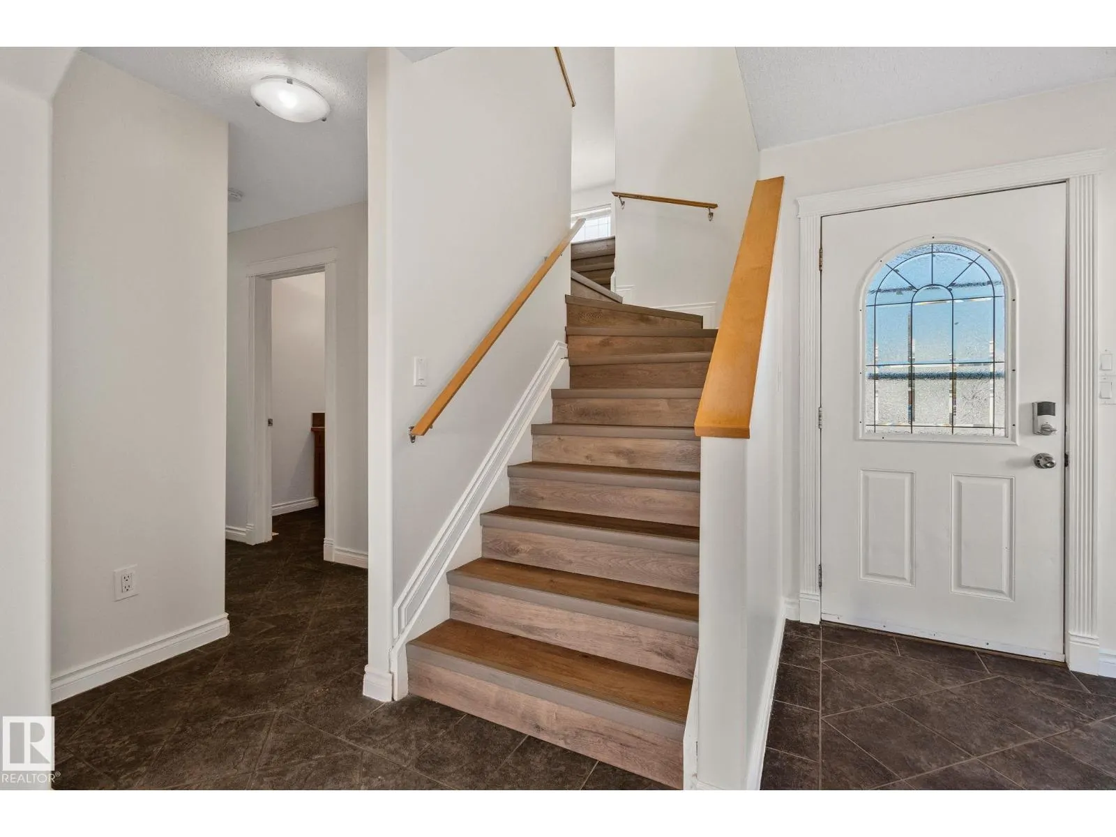 15211 44 ST NW