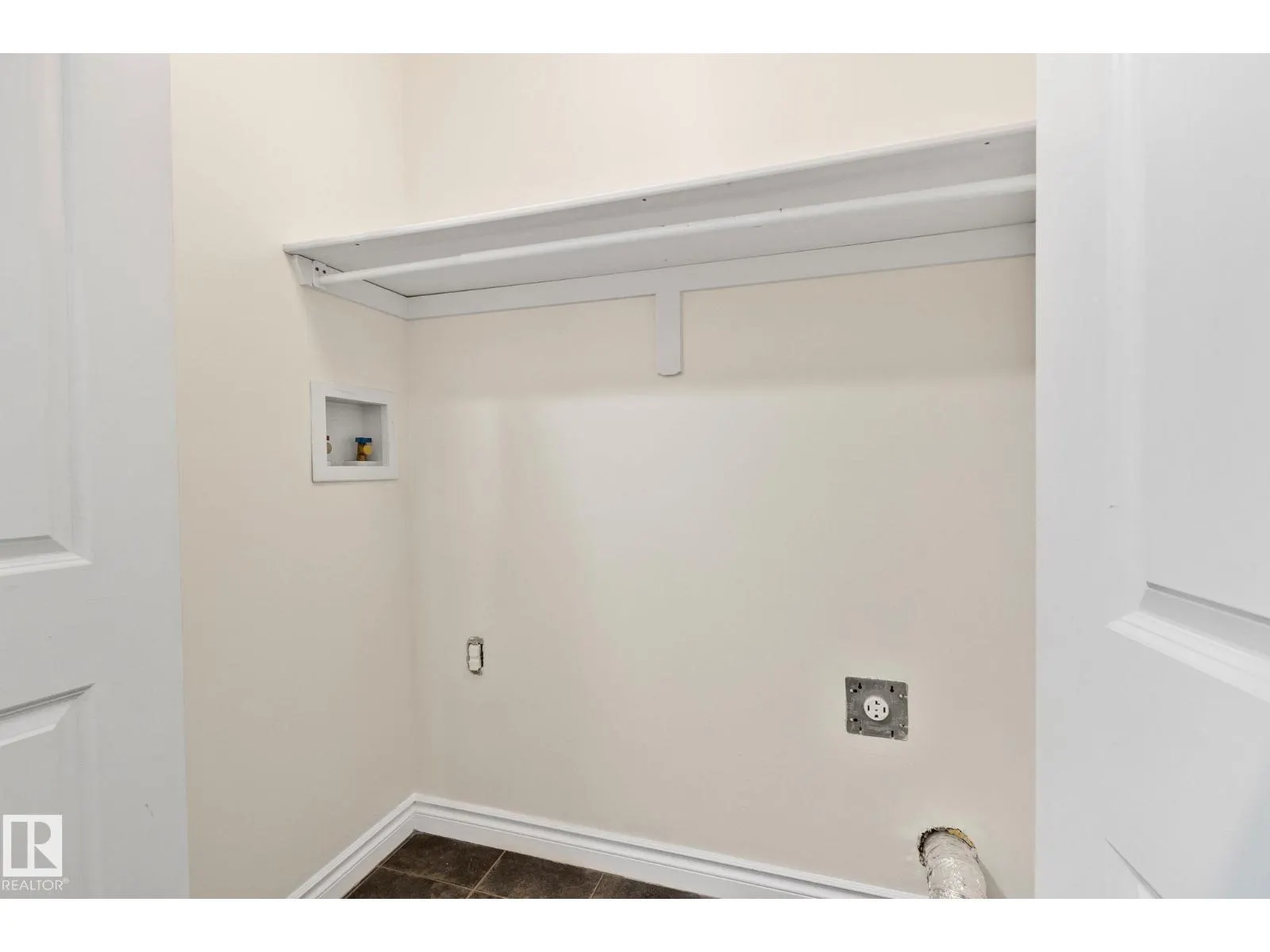 15211 44 ST NW