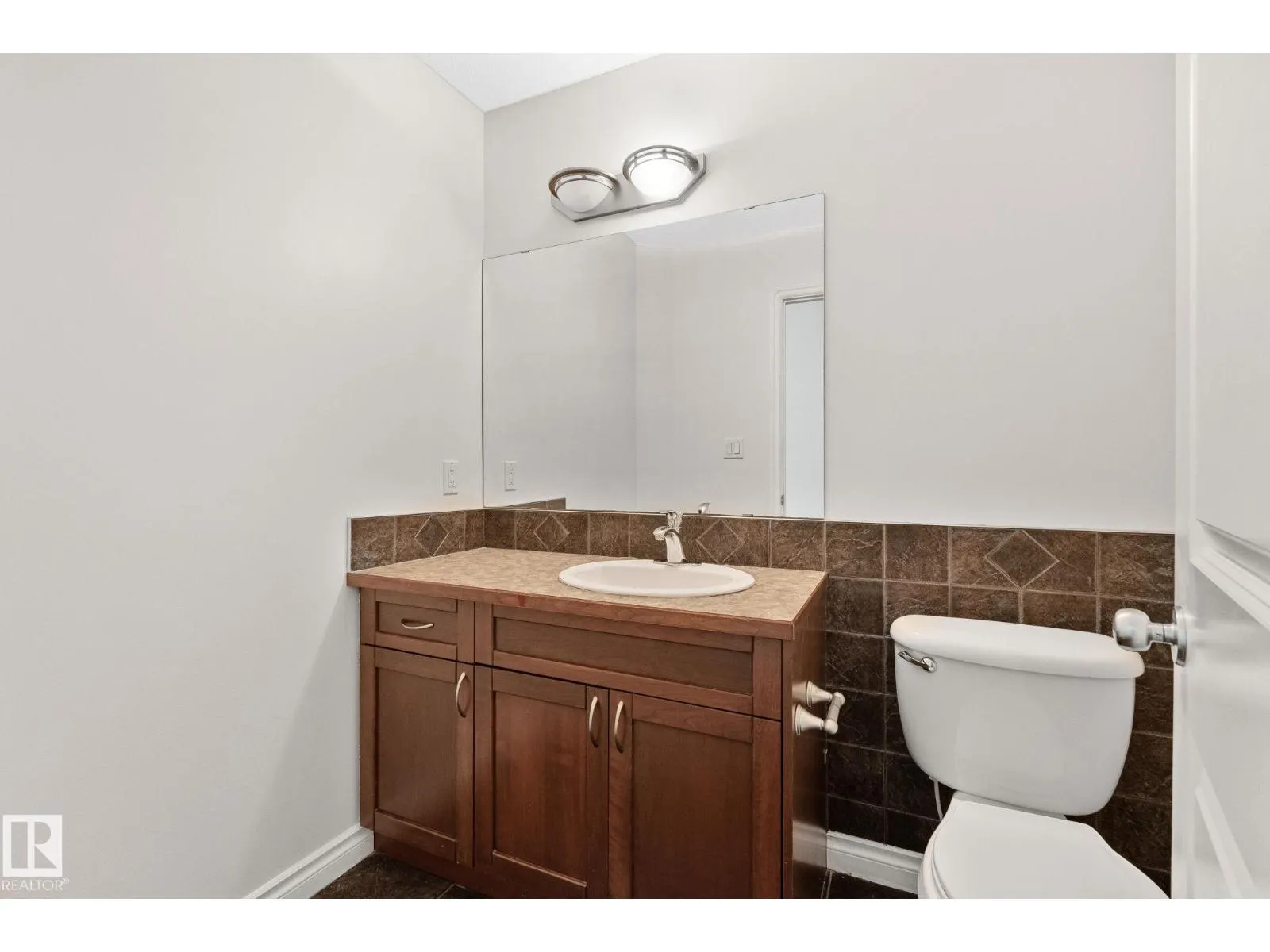 15211 44 ST NW