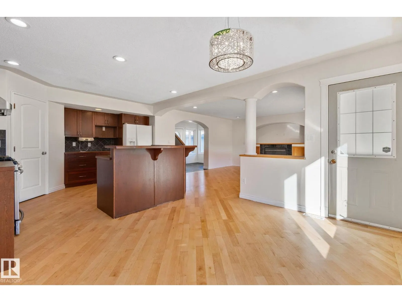 15211 44 ST NW