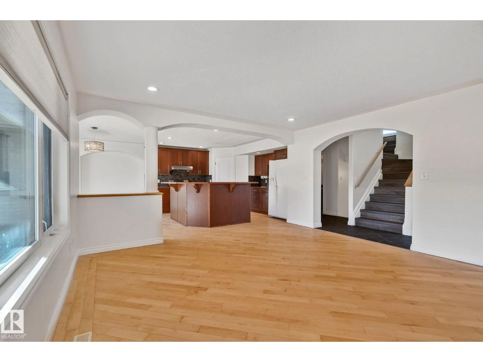 15211 44 ST NW