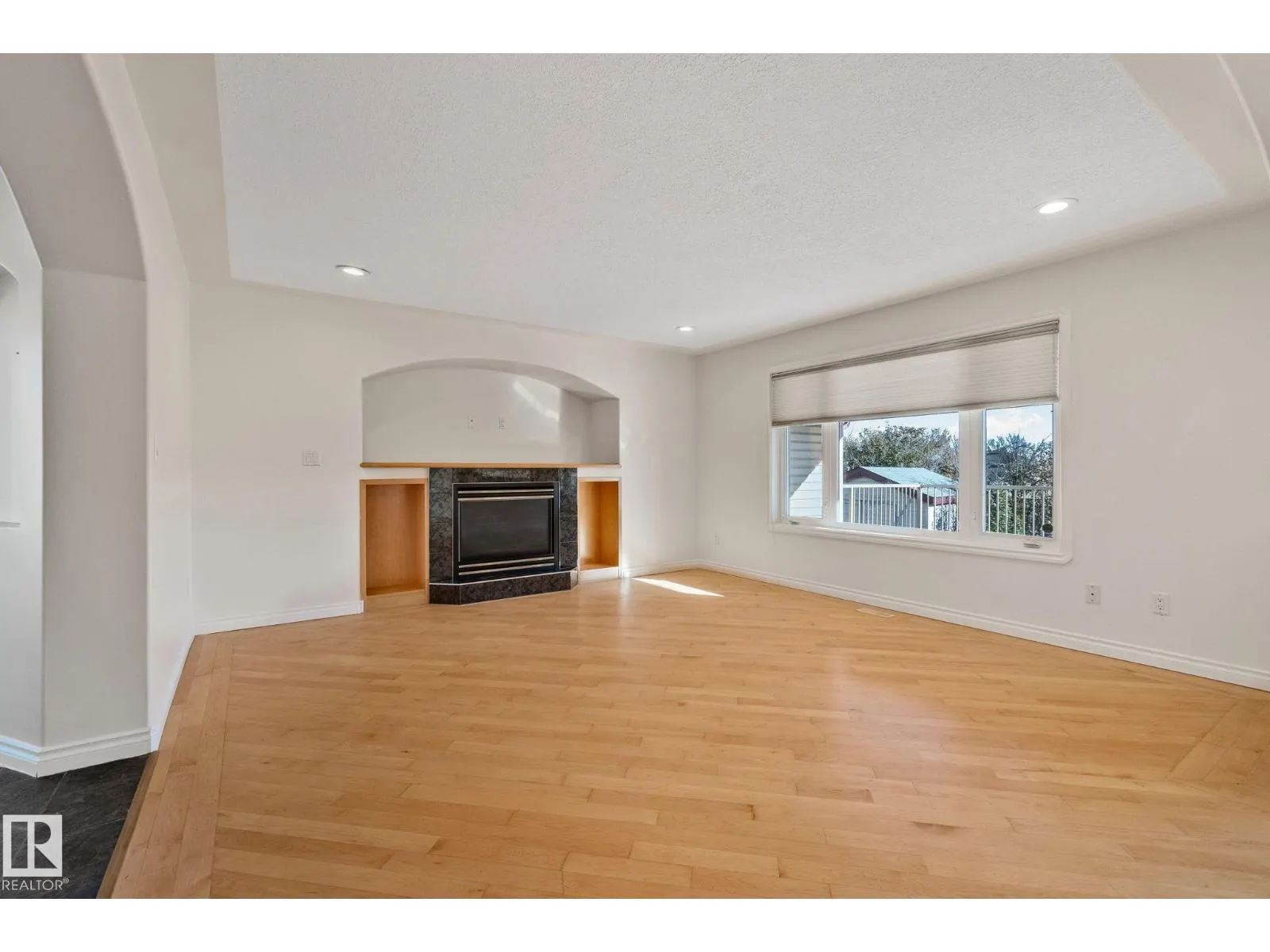 15211 44 ST NW