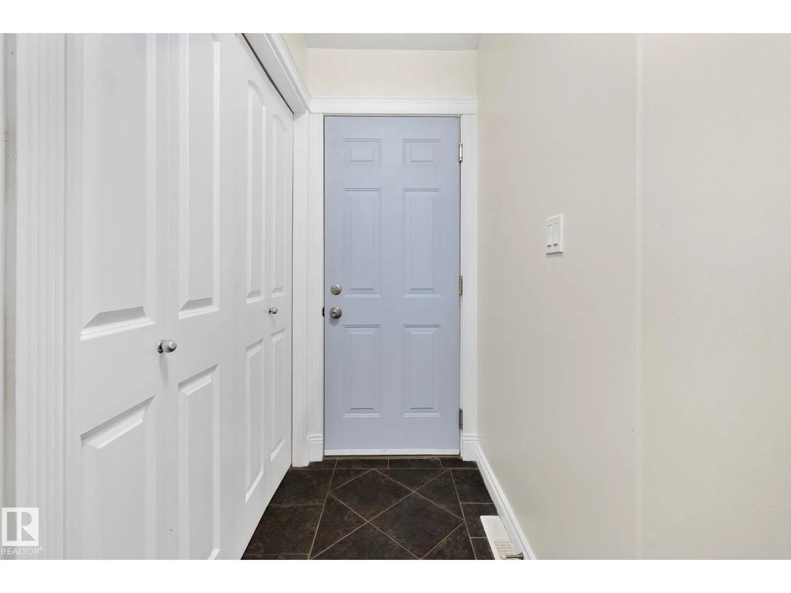 15211 44 ST NW